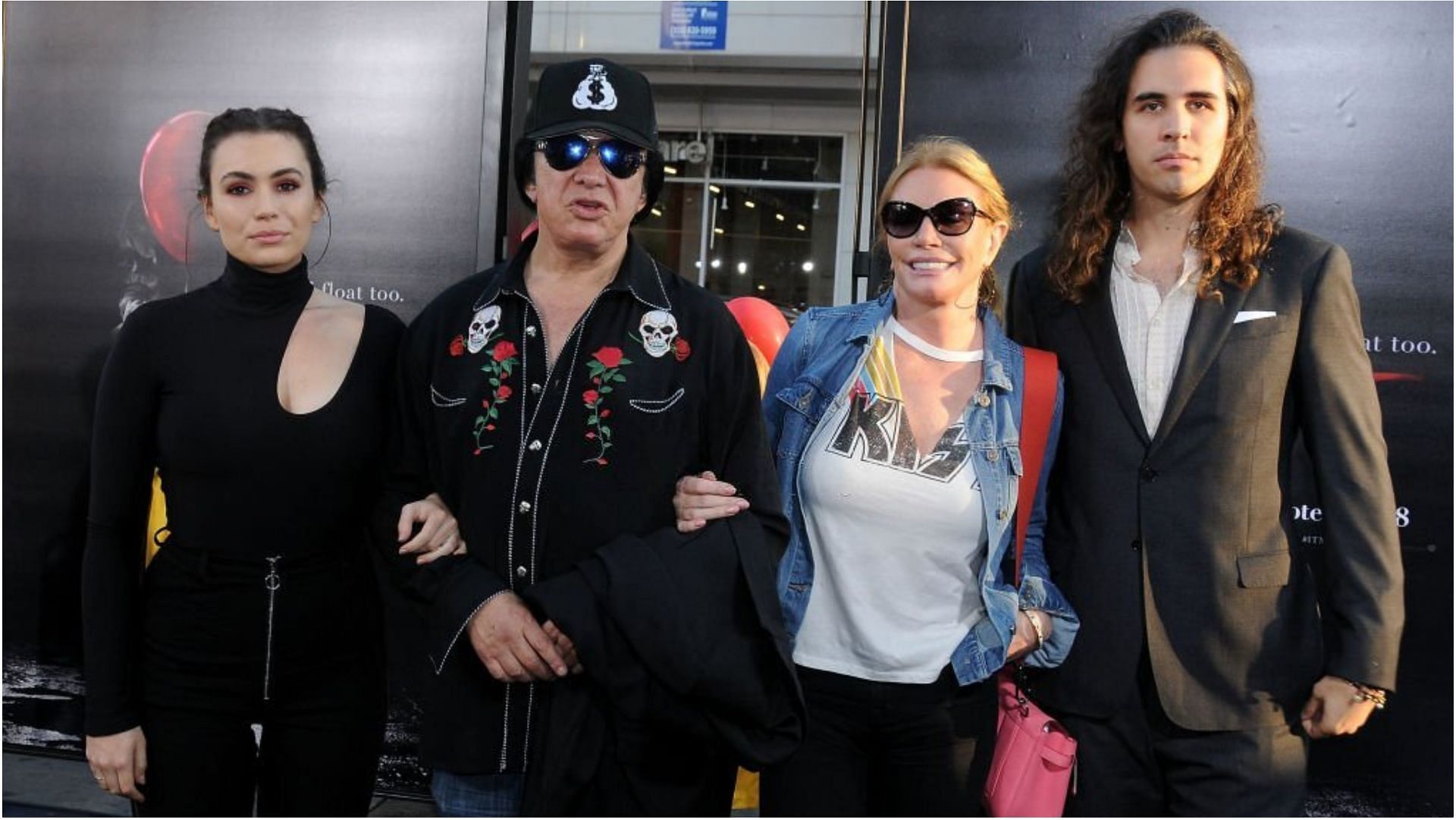 Gene Simmons with his family members (Image via Barry King/Getty Images)