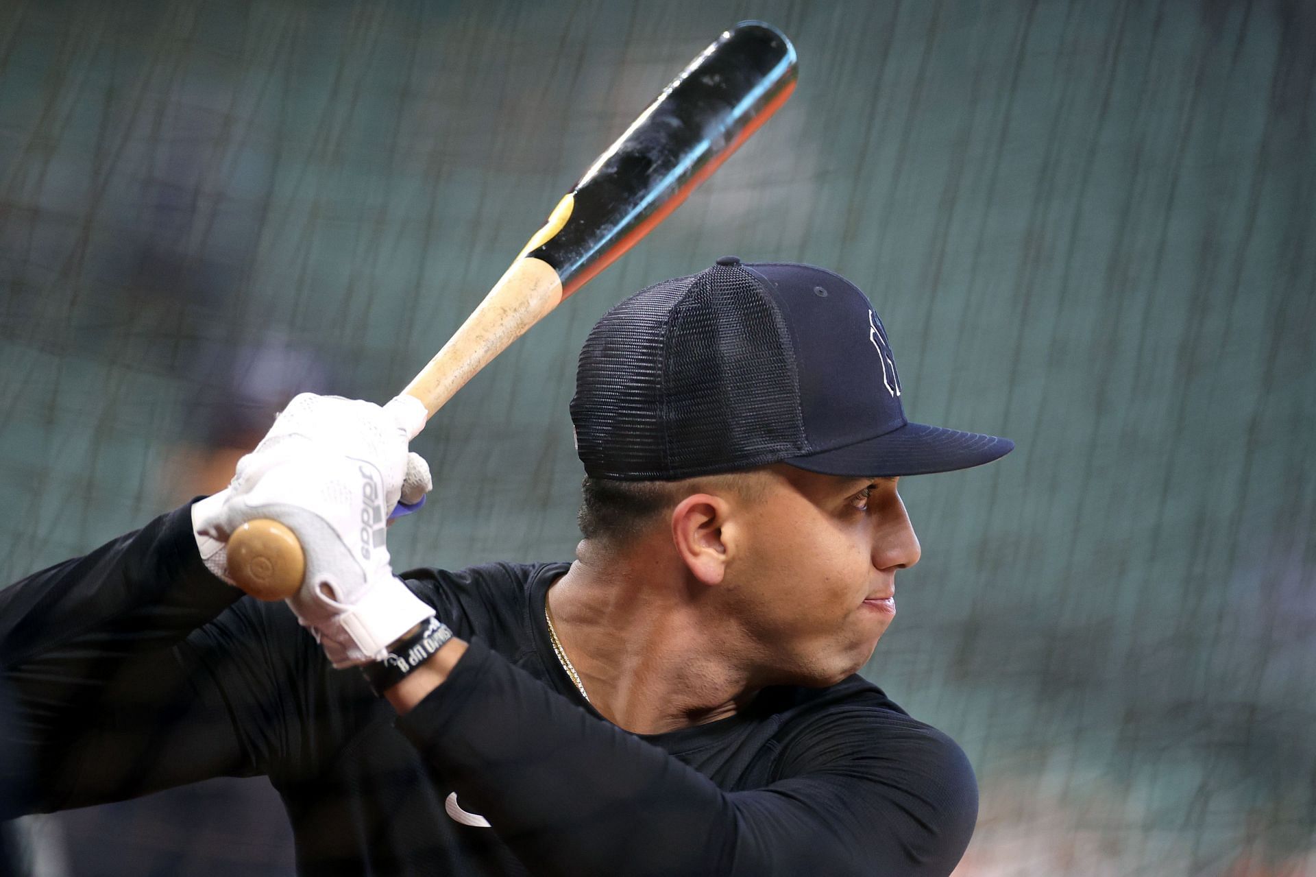 Oswald Peraza warms up before the game against the Houston Astros at Minute Maid Park