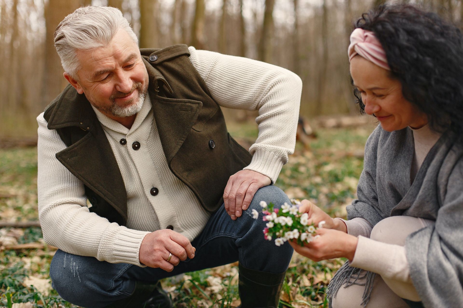 Go out with your family and friends. A change in context can be helpful . (Image via Pexels/Gustavo)