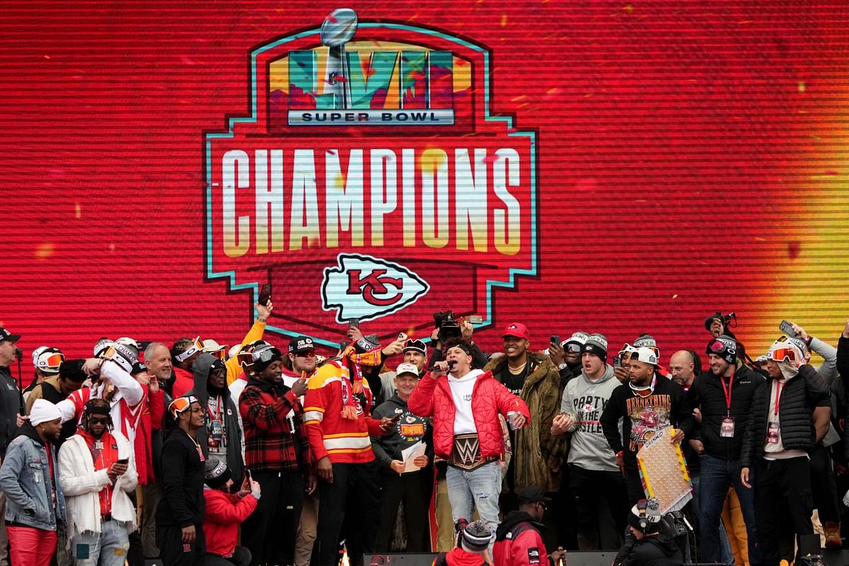 IN PHOTOS: Patrick Mahomes shares victory parade pictures alongside ...