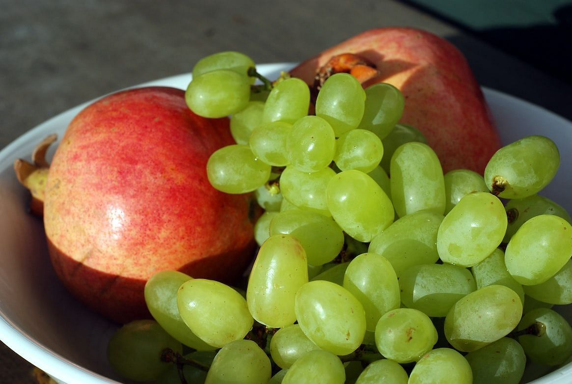 Calories in Green Grapes (Image via Unsplash/Alliane Zimmermann)