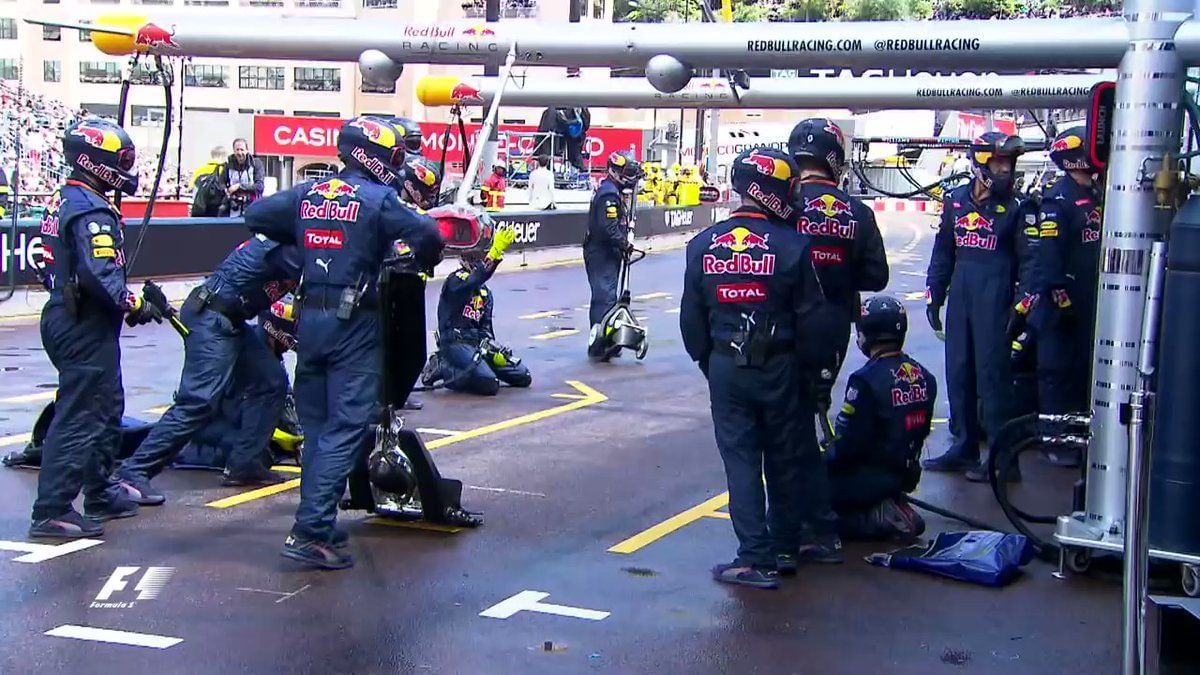how-much-does-an-f1-pit-crew-member-earn