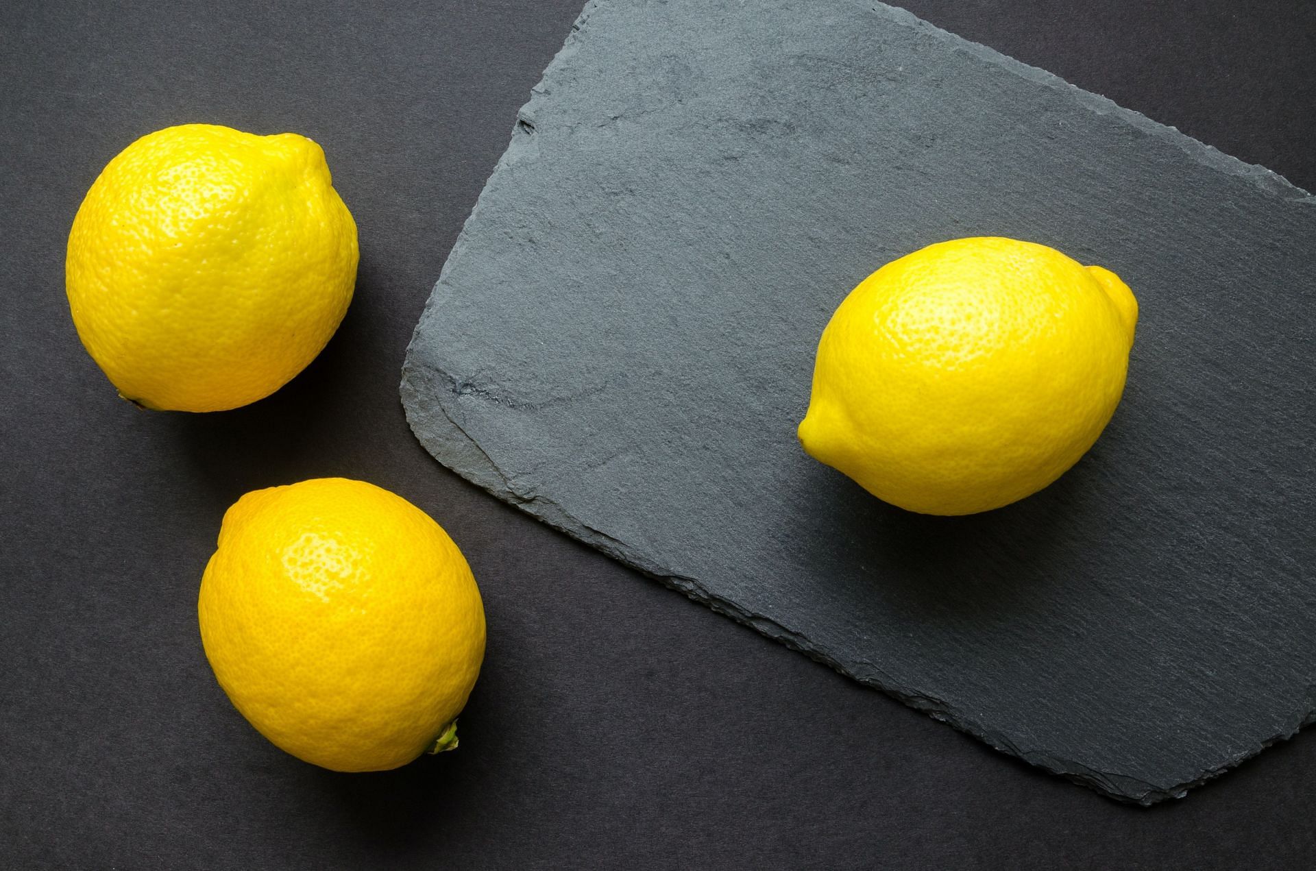 Lemons are very acidic. (Image via Pexels/Lukas)