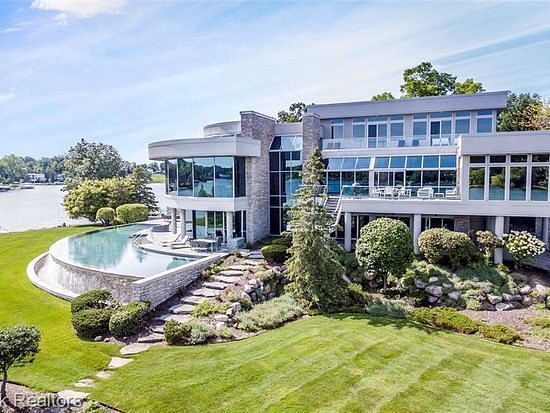 Matthew Stafford bought two LA homes from Drake for $11 million