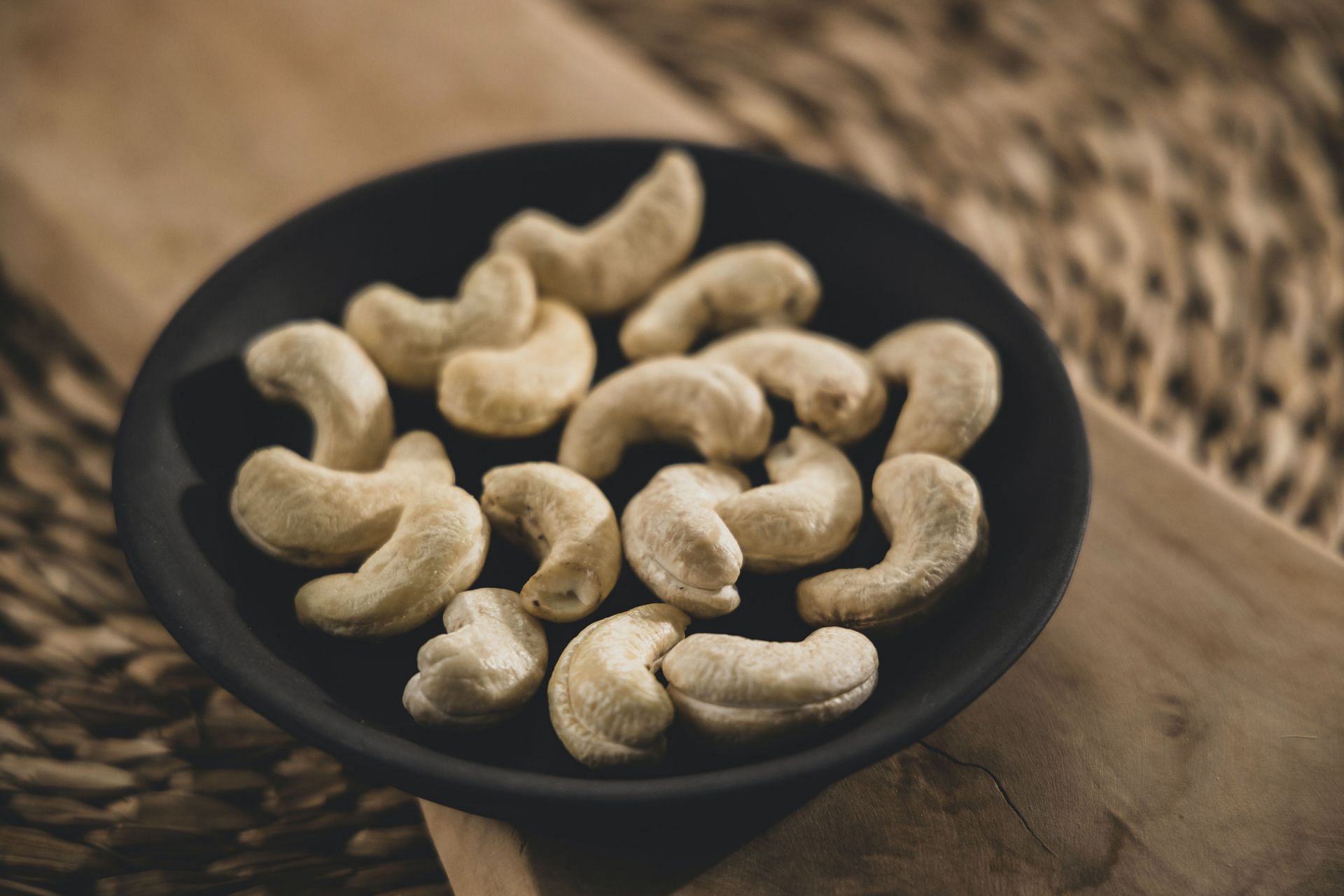 Cashews are low in fat., making then good for you. (Image via Unsplash/ Engin Akyurt)