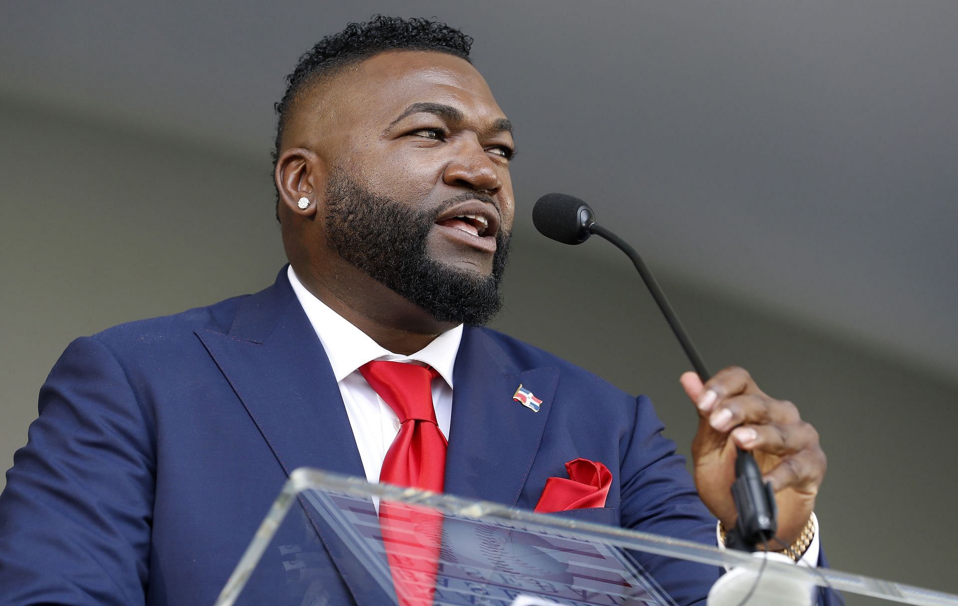 David Ortiz makes big donation while visiting sick children