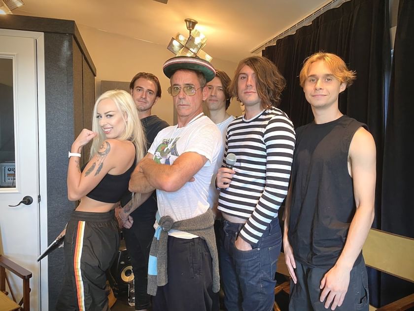 How tall is Robert Downey Jr?