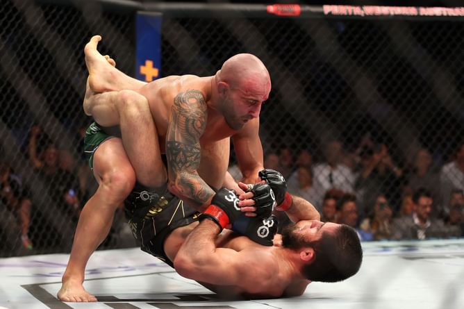 Alex Volkanovski details meeting 'shocked' Makhachev camp backstage post UFC 284 scrap