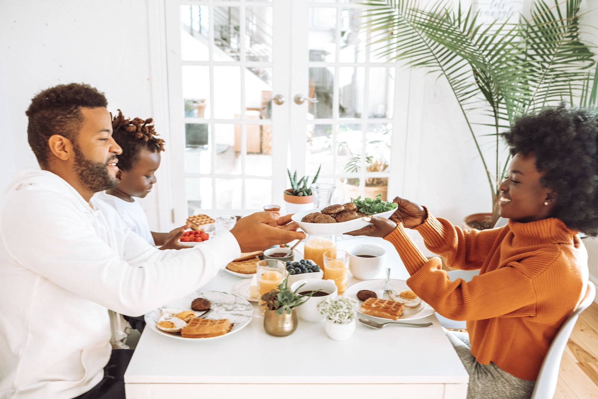 Kids learn valuable lessons when they eat with their families. (Image via Unsplash/Jimmy Dean)