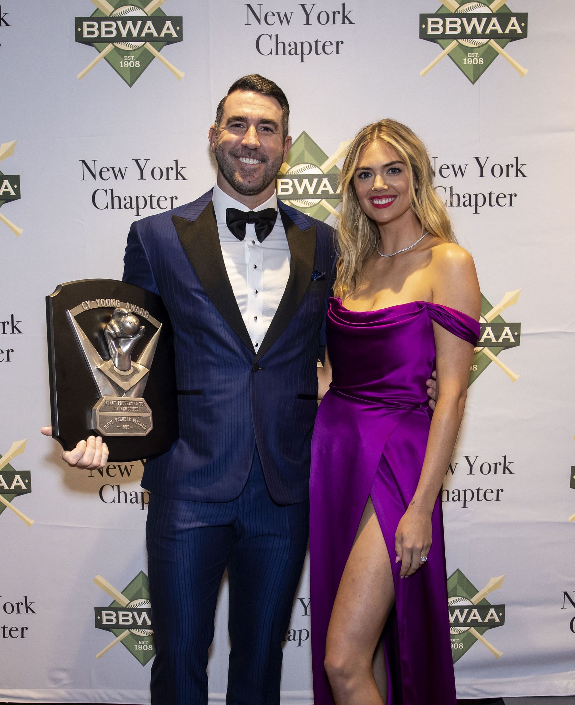 Justin Verlander poses with his wife Kate Upton (Photo by Michelle Farsi/Getty Images)