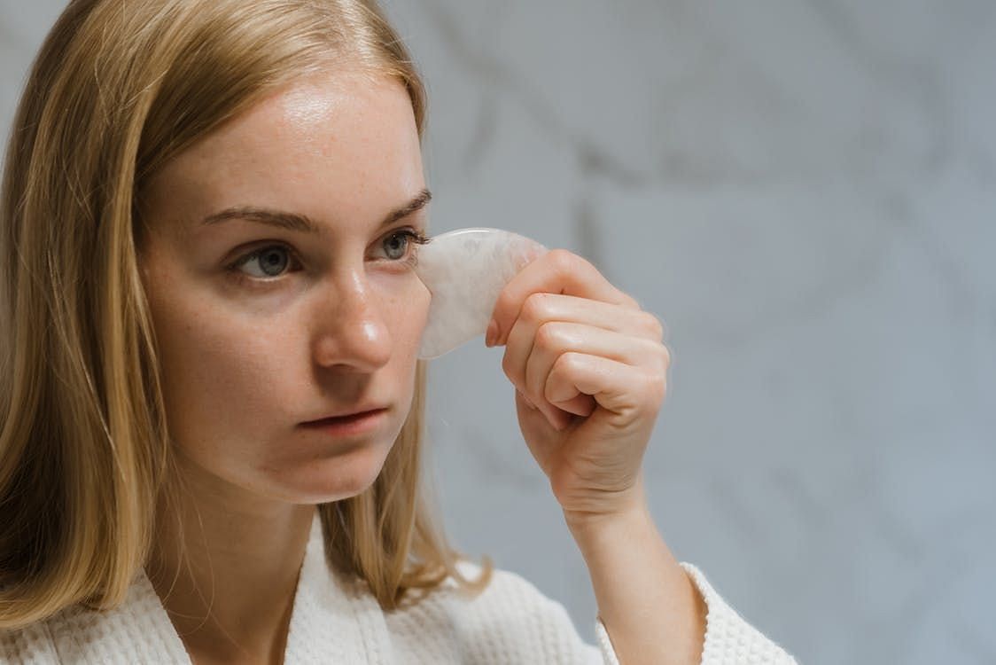 Benefits of Gua Sha for Your Health and Beauty(Image via Pexels/Polina Kovaleva)