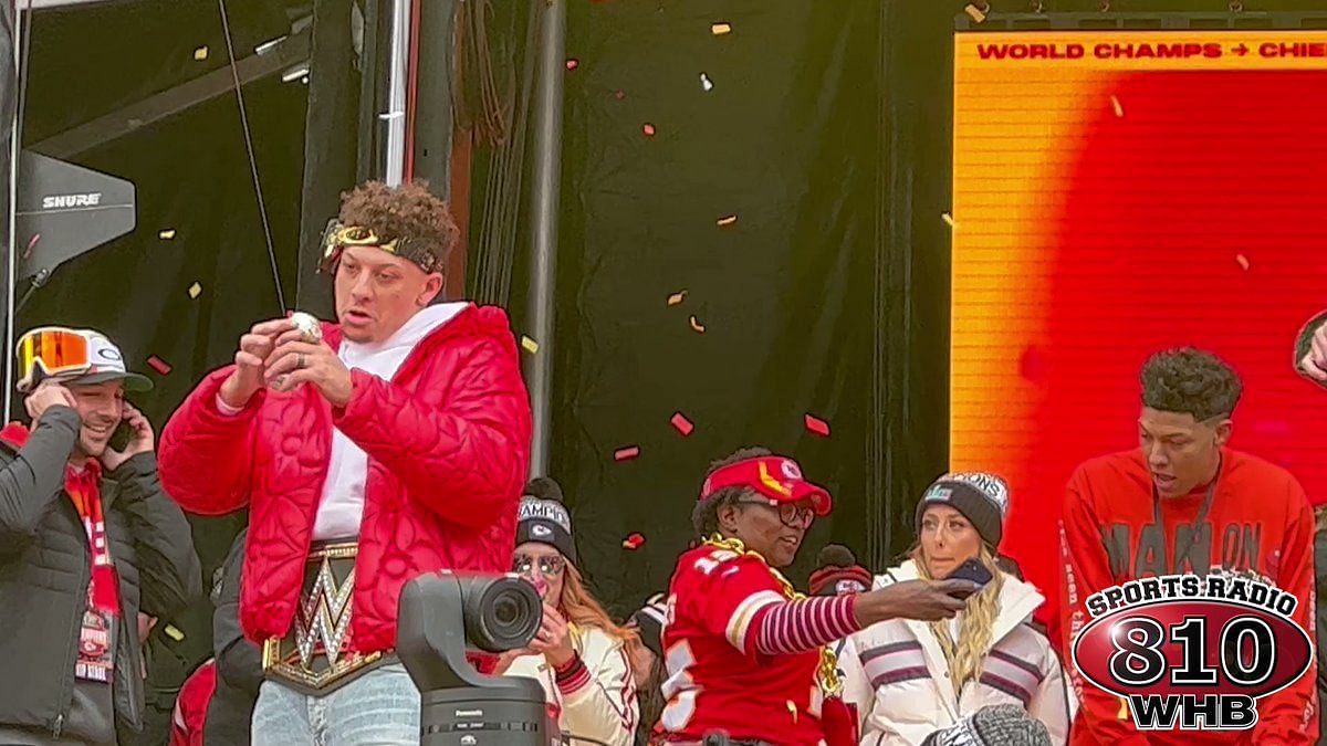 Drunk” Patrick Mahomes Steals the Show at Chiefs Super Bowl Parade Drawing  All Eyes From NFL World - EssentiallySports