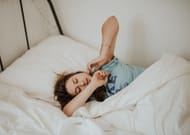 Getting enough sleep is a great way to prevent excessive hunger pangs. (Image via unsplash/Kinga Cichewicz)