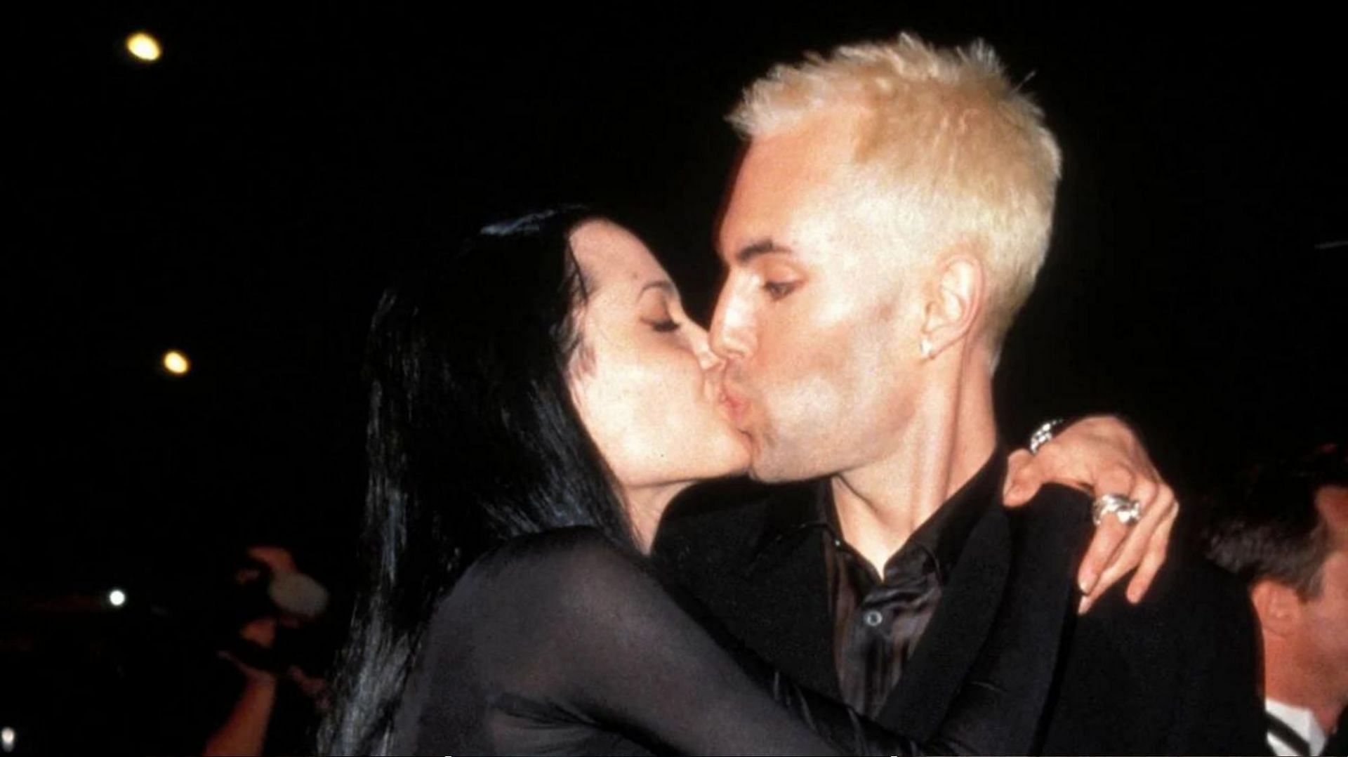 Angelina Jolie kissing James Haven at the 2000 Academy Awards (Image via Shutterstock)