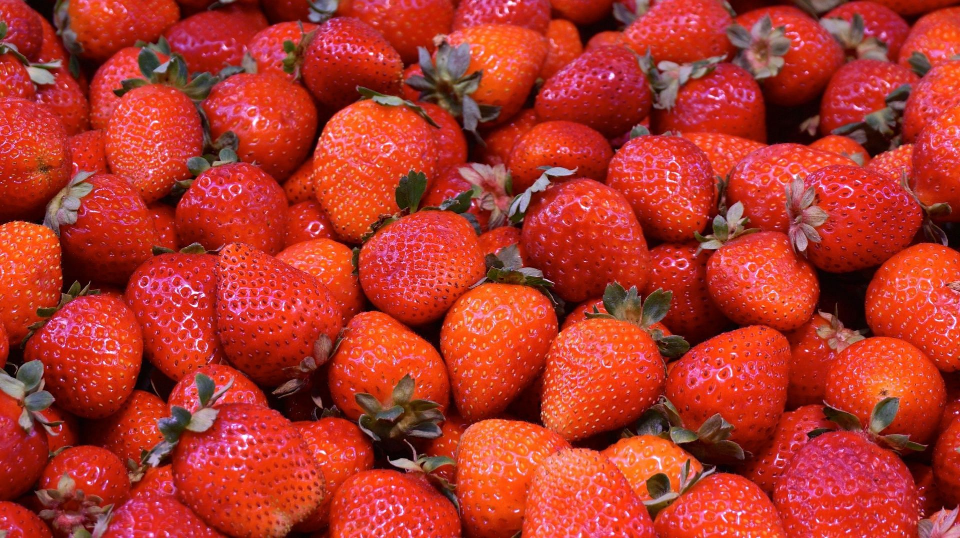 Strawberries are healthy and can be consumed everyday to improve heart health. (Image via Pexels / Pixabay)
