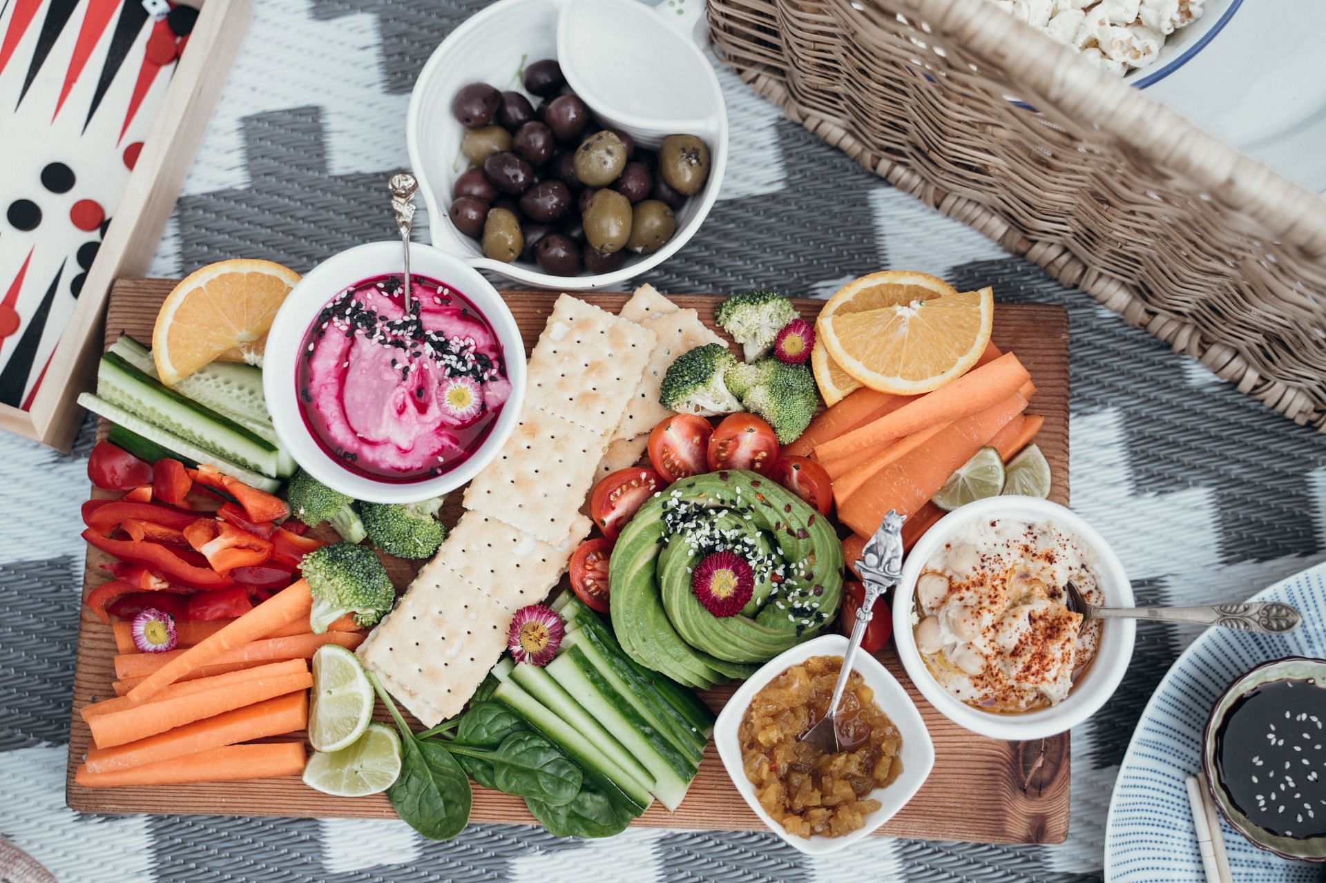 Hummus comes from the Mediterranean diet, purportedly the healthiest diet in the world. (Image via Pexels/Taryn Elliott)