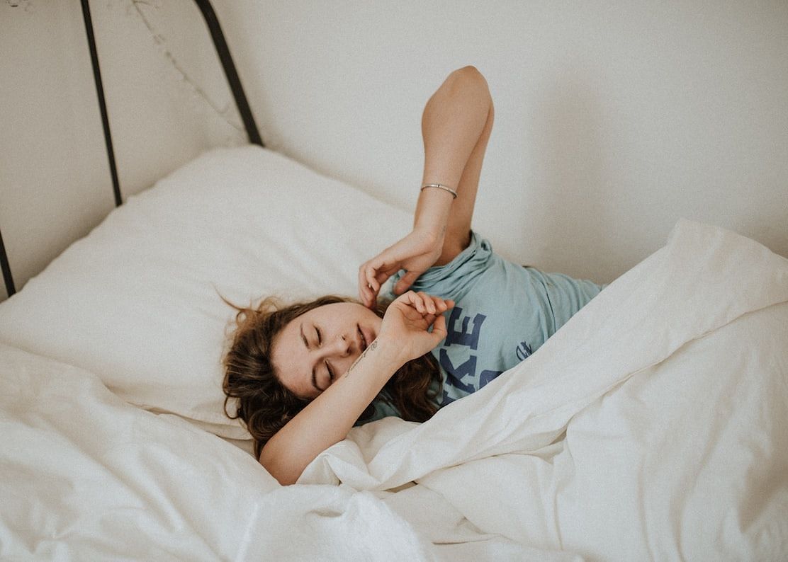 Better Sleep: Benefits of Walking Everyday (Image via Unsplash/Kinga Cichewicz)