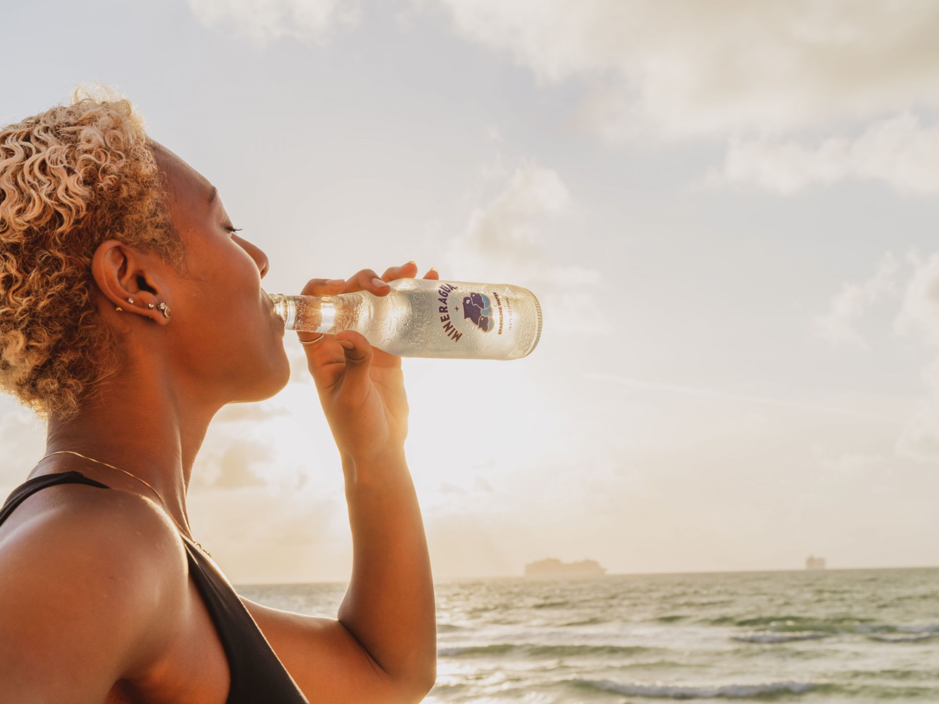 Water flush is a one-time natural colon cleanse. (Image via Unsplash/Mineragua Sparkling Water)