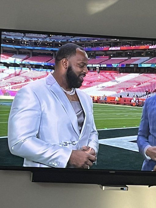 Fletcher Cox's 'Golden Girls' Look Ahead Of Super Bowl LVII Goes Viral