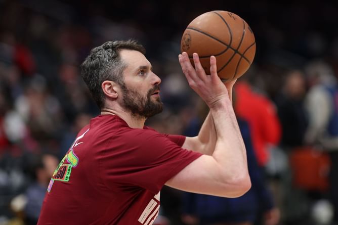 Fans send in hilarious reactions to Kevin Love working out for Miami Heat: “League is shaking”, “To sit on the bench next to Haslem”