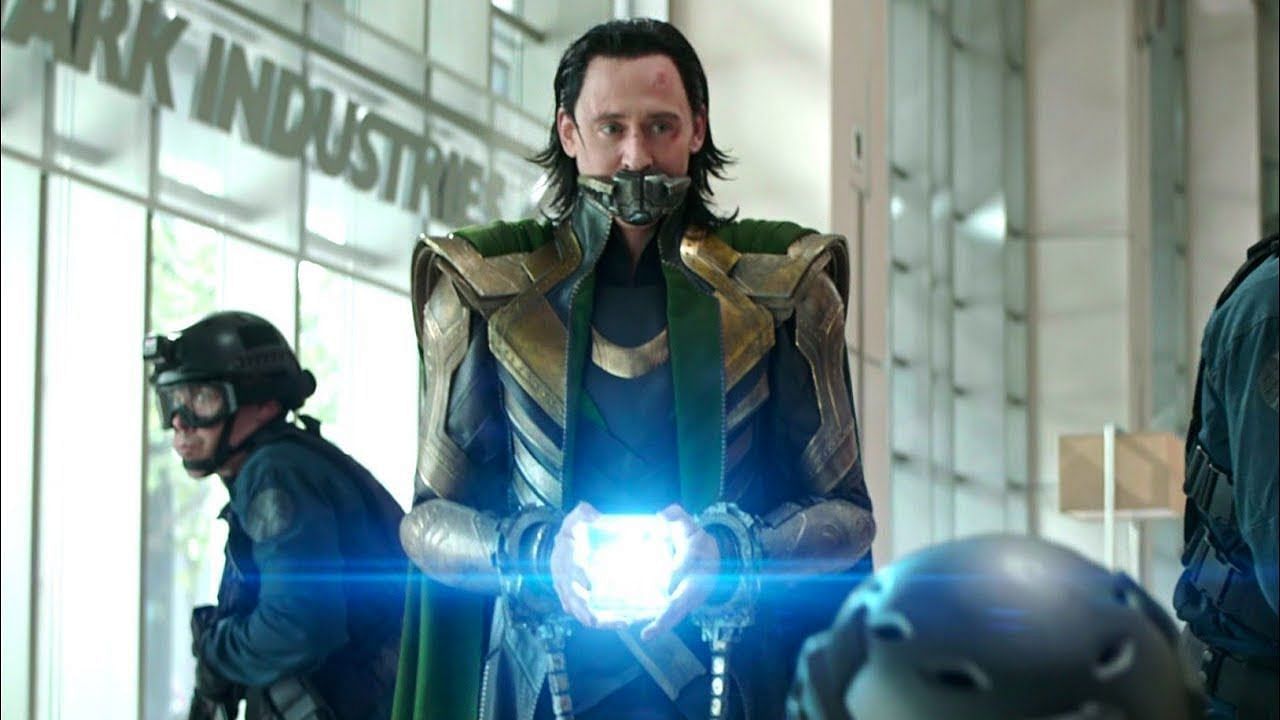 Loki steals the Tesseract and creates a new timeline, setting up the events of the Loki series (Image via Marvel Studios)