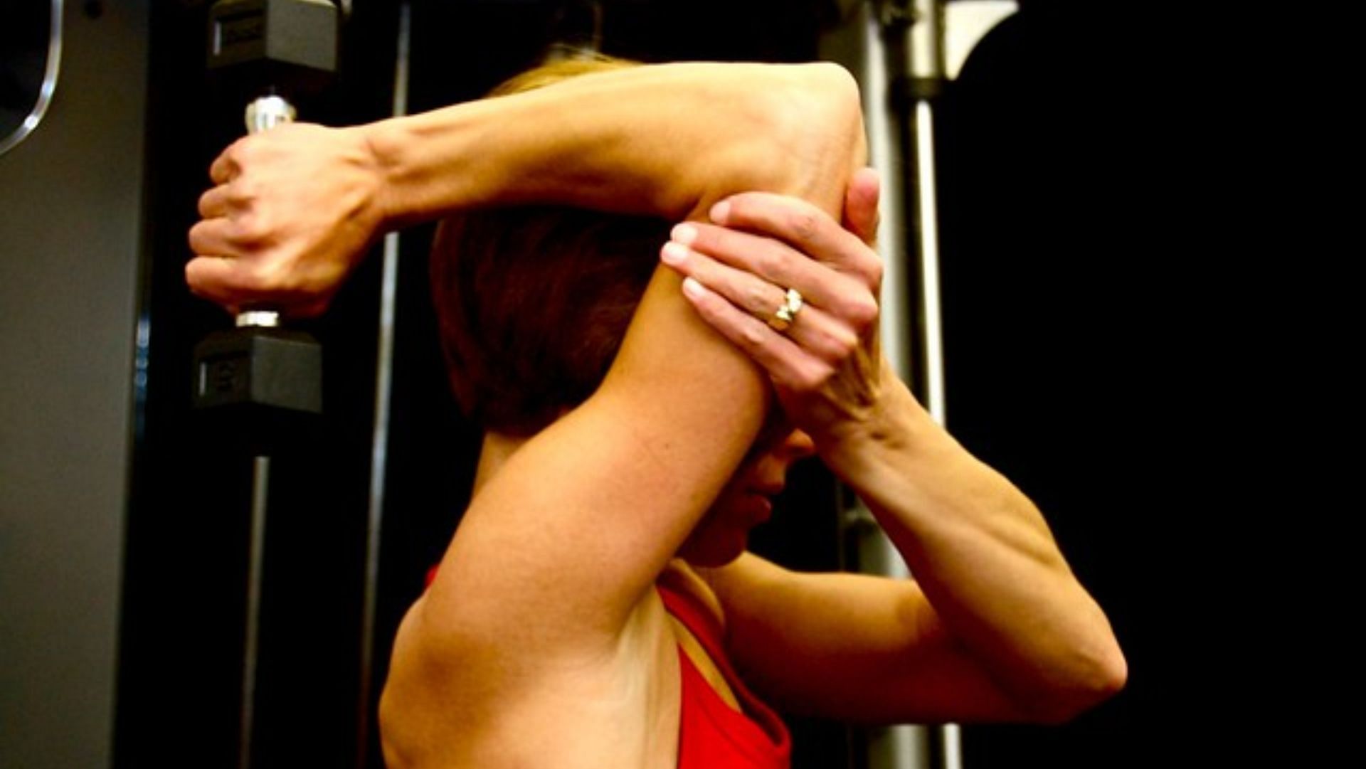 Overhead tricep extension is one of the most popular exercise to combat saggy arms (Image via Flickr)