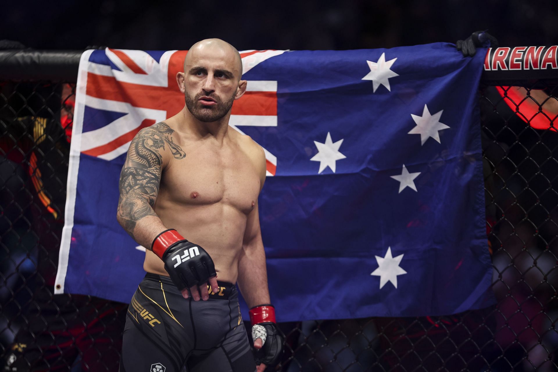 Can Alexander Volkanovski become a double champion in his home country of Australia this weekend?