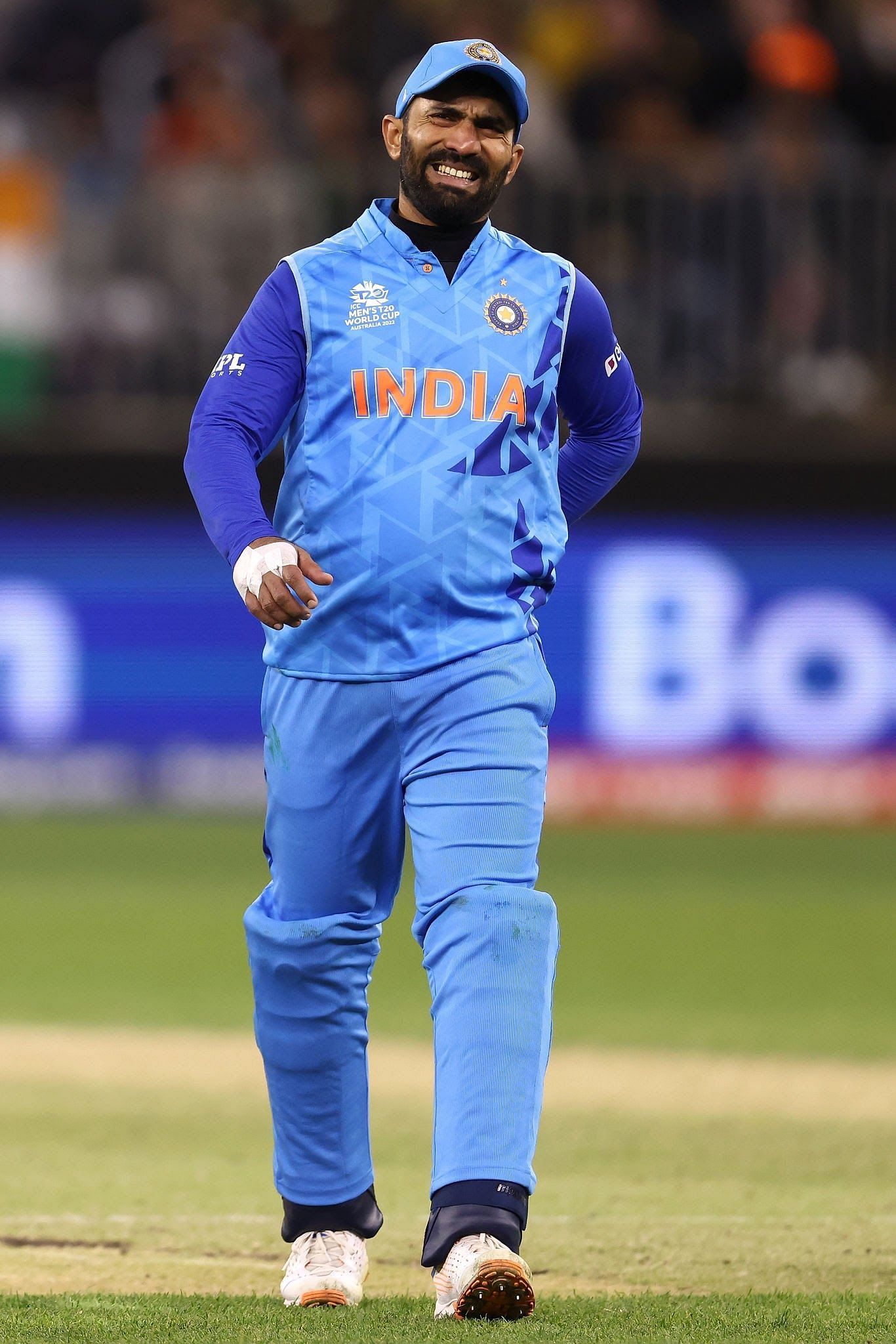 Dinesh karthik hot sale jersey number