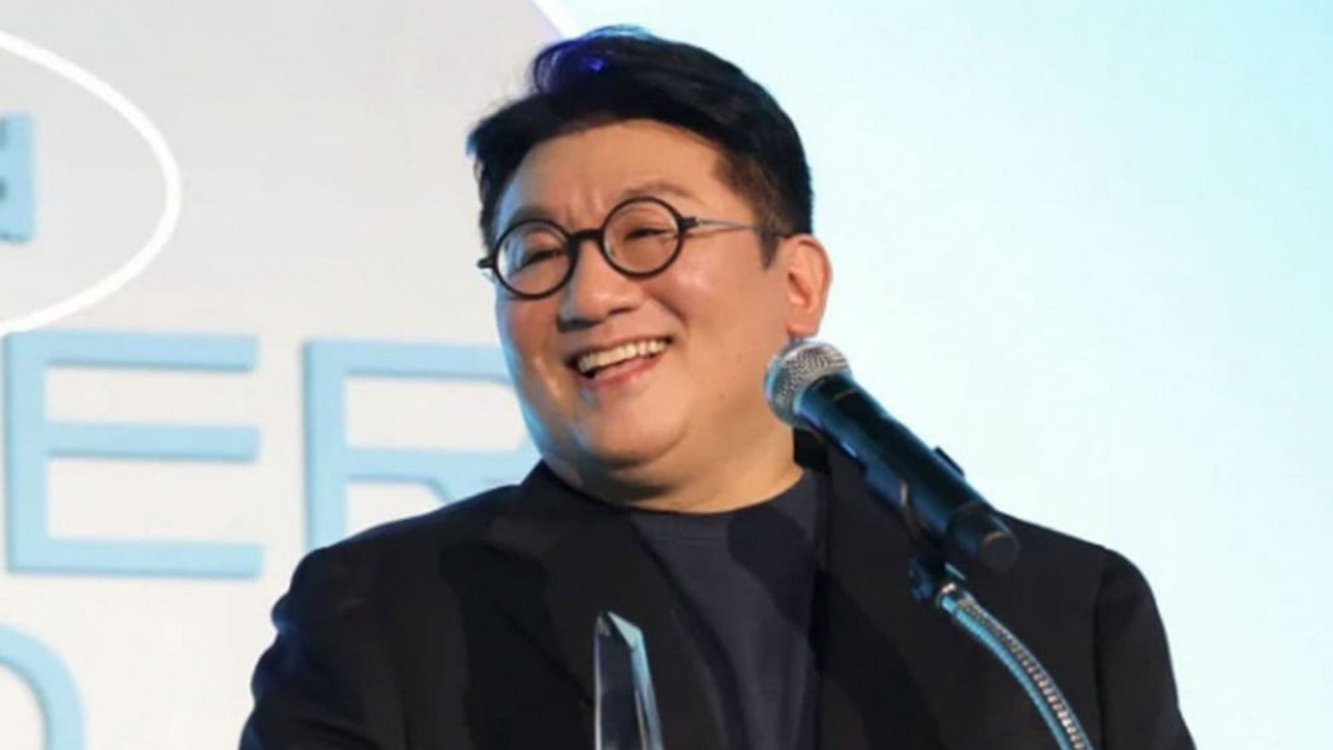 HYBE's Bang Sihyuk receives the Clive Davis Visionary Award at