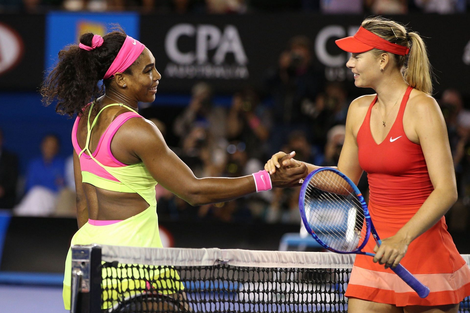 Serena Williams (L) and Maria Sharapova