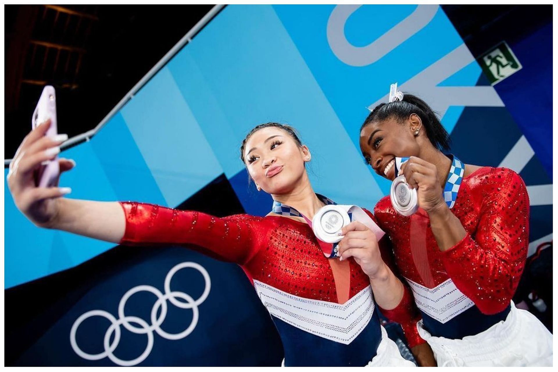 American Gymnasts Sunisa Lee and Simone Biles poses with their medals after the Tokyo Olympics (Image via Instagram @simonebiles)