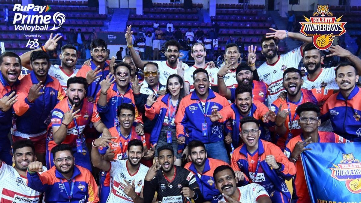 Kolkata Thunderbolts celebrating their previous win against Kochi in an earlier match (Image Courtesy: Twitter/Kolkata Thunderbolts)