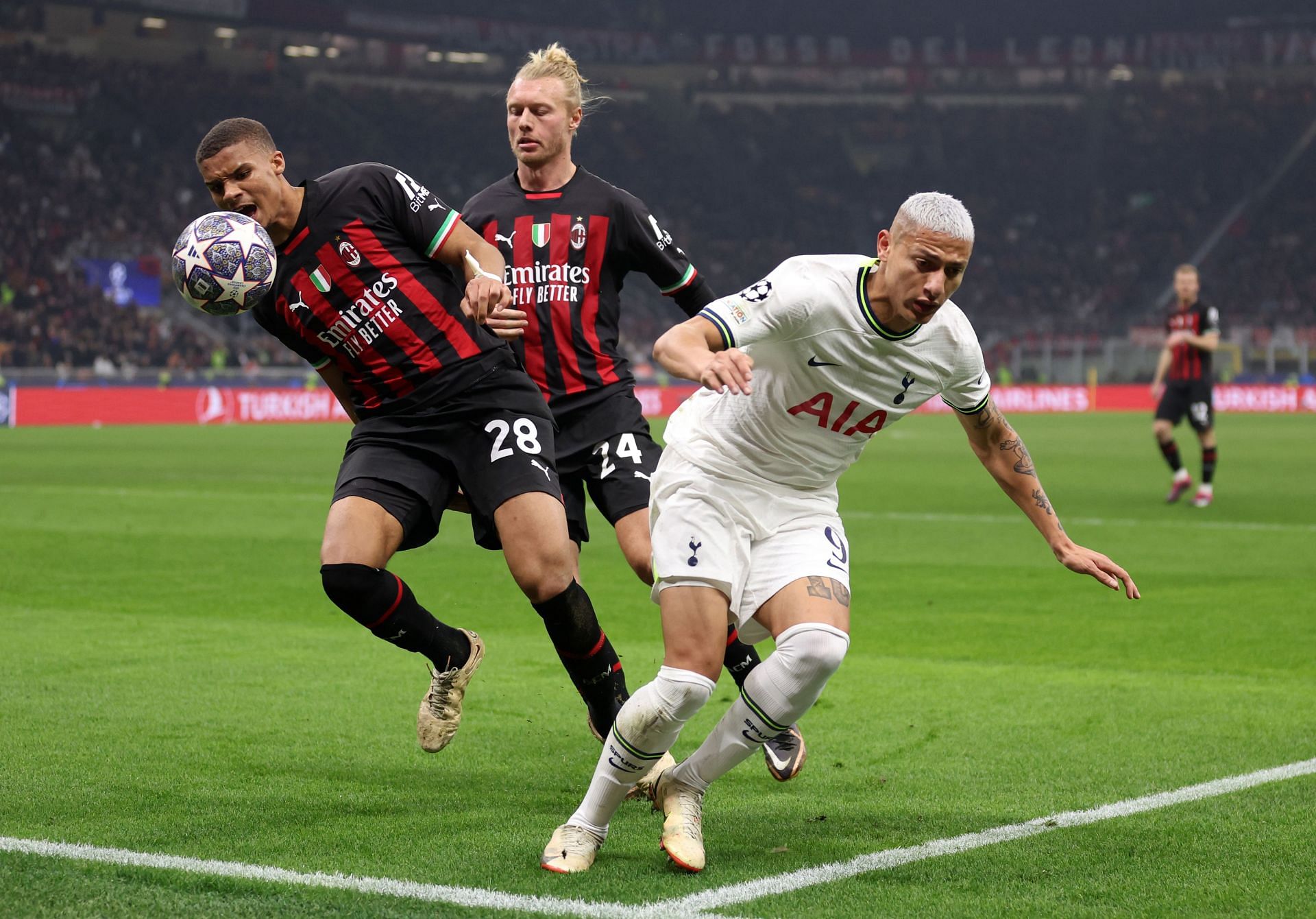 AC Milan v Tottenham Hotspur: Round of 16 Leg One - UEFA Champions League