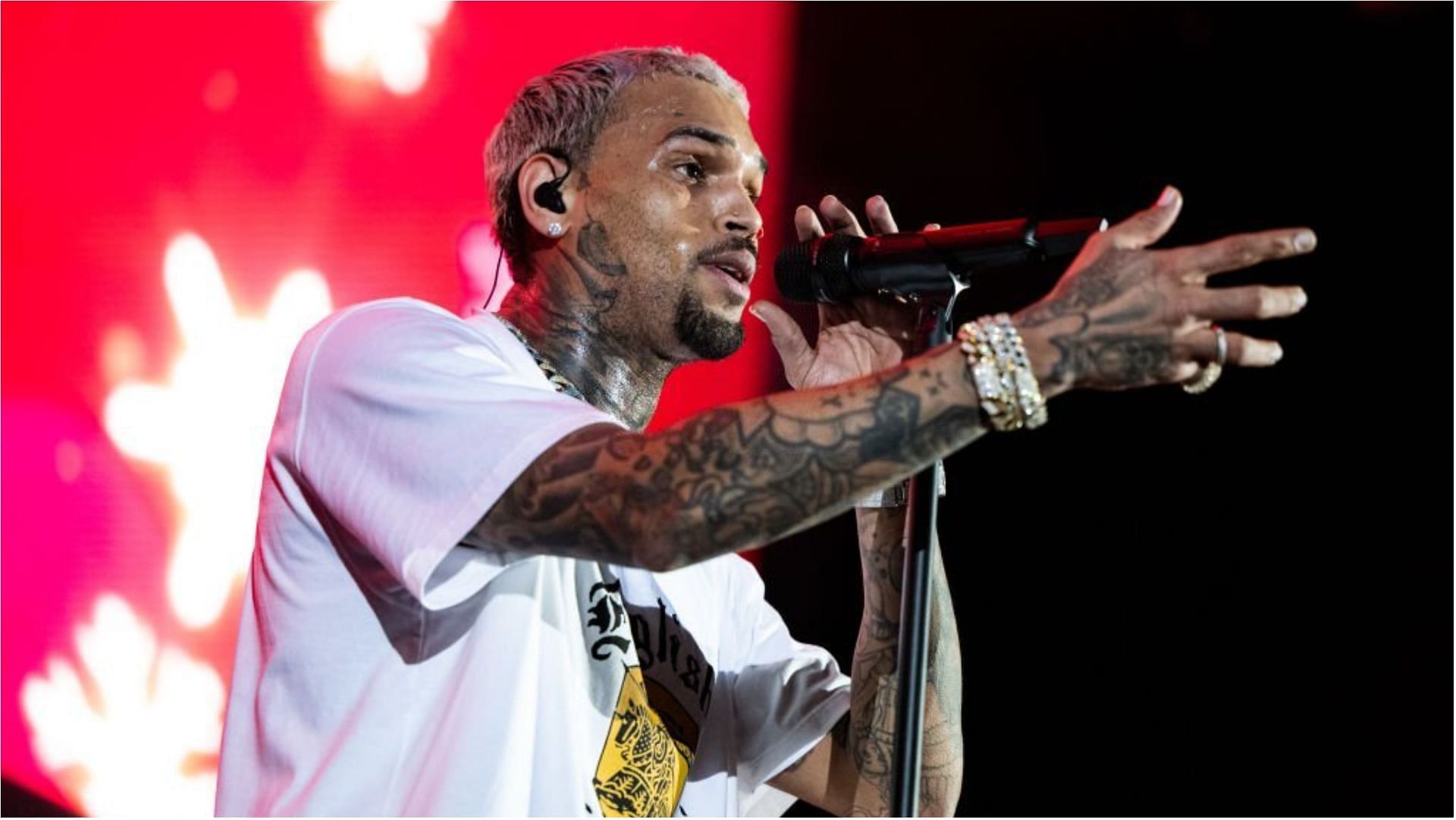 Chris Brown expressed his anger for losing his Grammy Award (Image via Scott Dudelson/Getty Images)