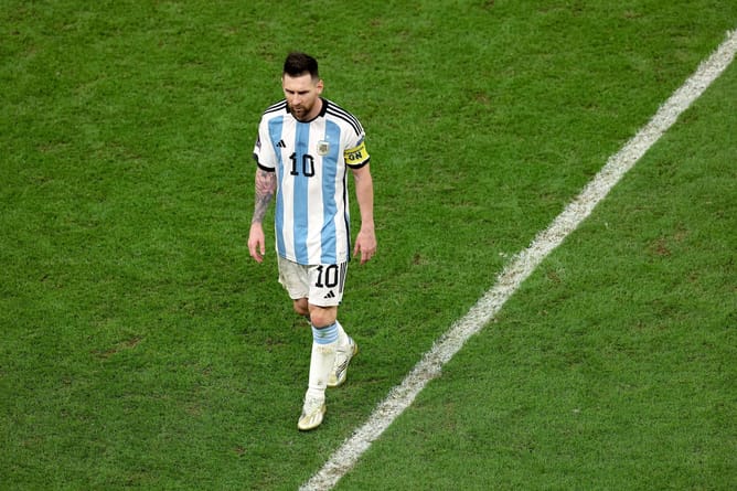 "There are stickers we send to WhatsApp groups" - Rodrigo De Paul opens up on Lionel Messi's unforgettable 'que miras bobo' jibe against Netherlands