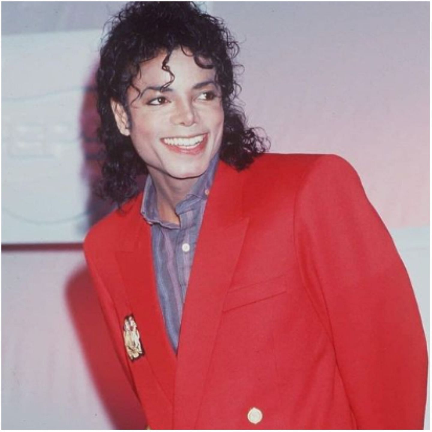 In 1994, Michael Jackson married Lisa Marie Presley, daughter of Elvis.. (Image via Instagram @mj_fan.acc)