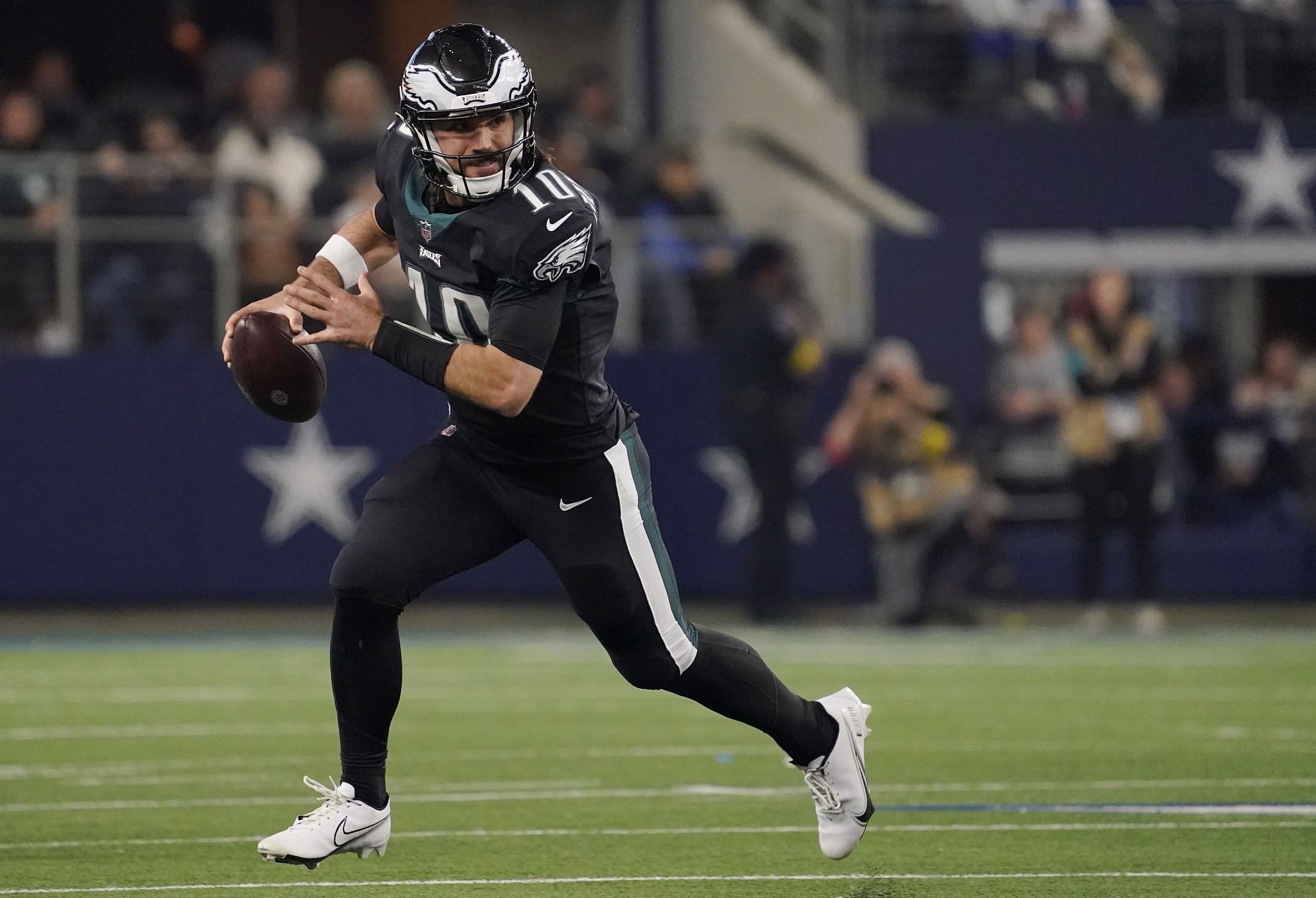 Colts sign free agent QB Gardnew Minshew