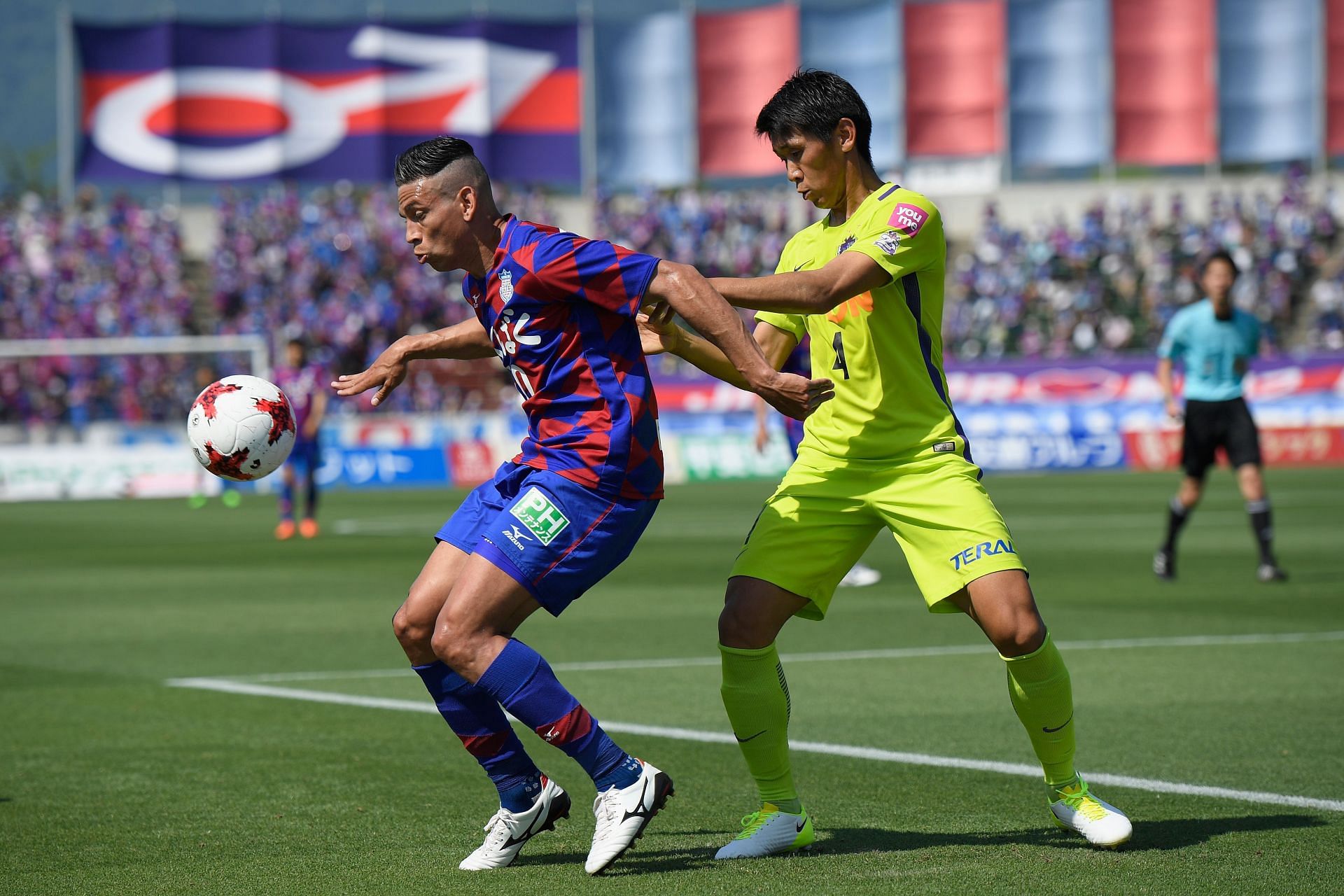 Ventforet Kofu v Sanfrecce Hiroshima - J.League J1