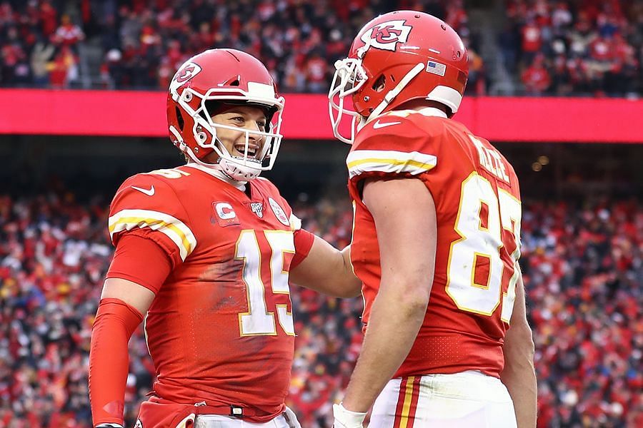 Chiefs' Patrick Mahomes avoids sack, throws ridiculous sidearm pass for  touchdown against Chargers