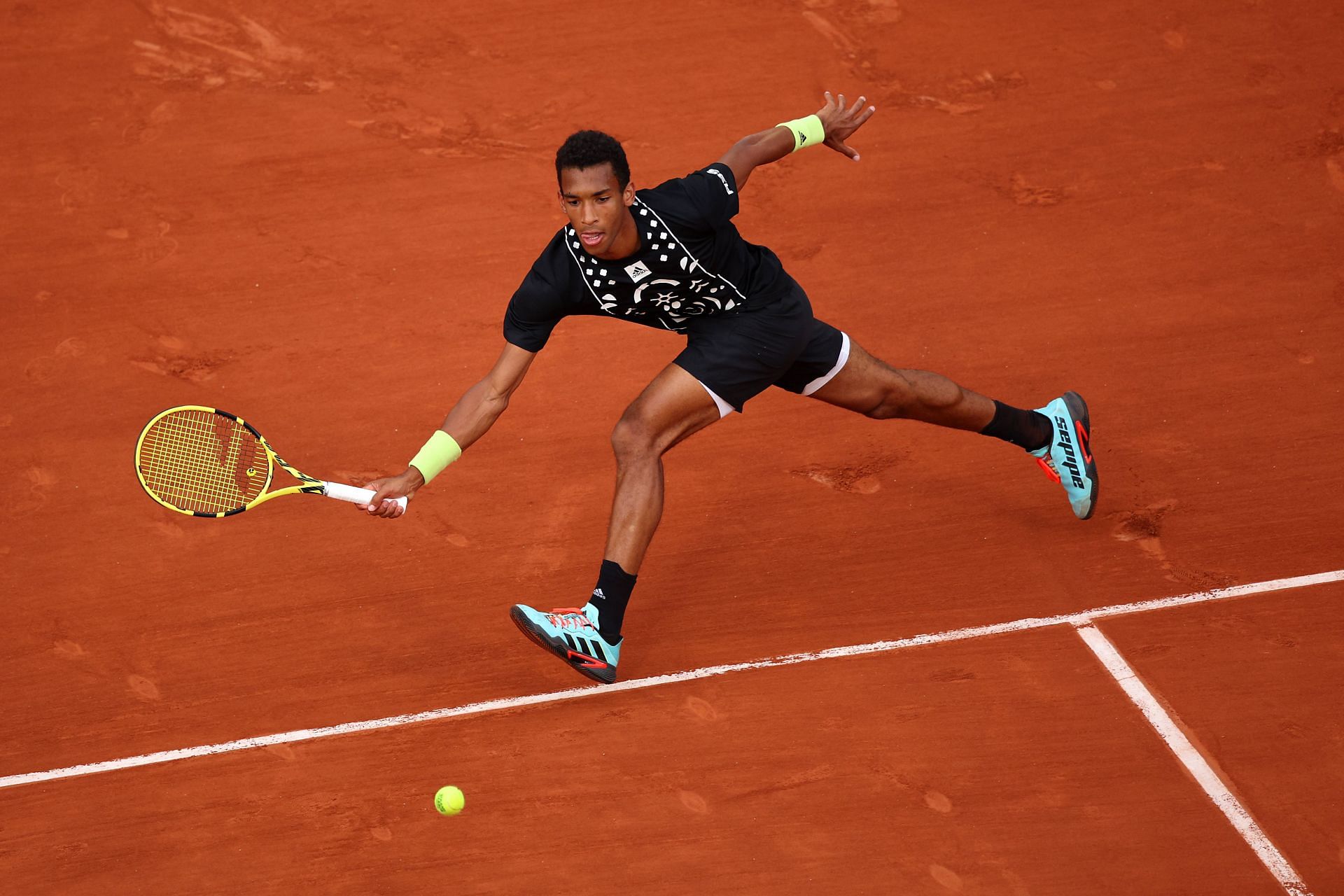 Felix Auger Aliassime at the 2022 French Open