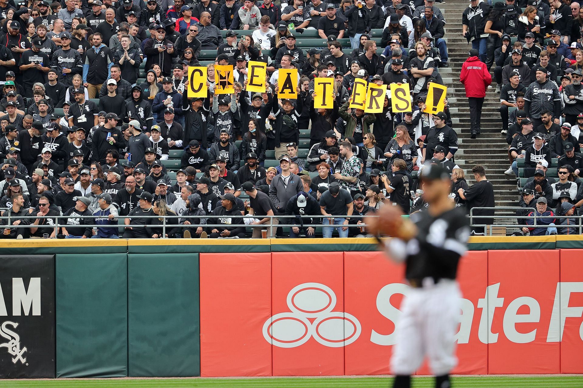 Ex-Houston Astros beat writer discusses discovery of the 2017 sign-stealing  scandal: A garbage can and a wall on the right with wires hanging down