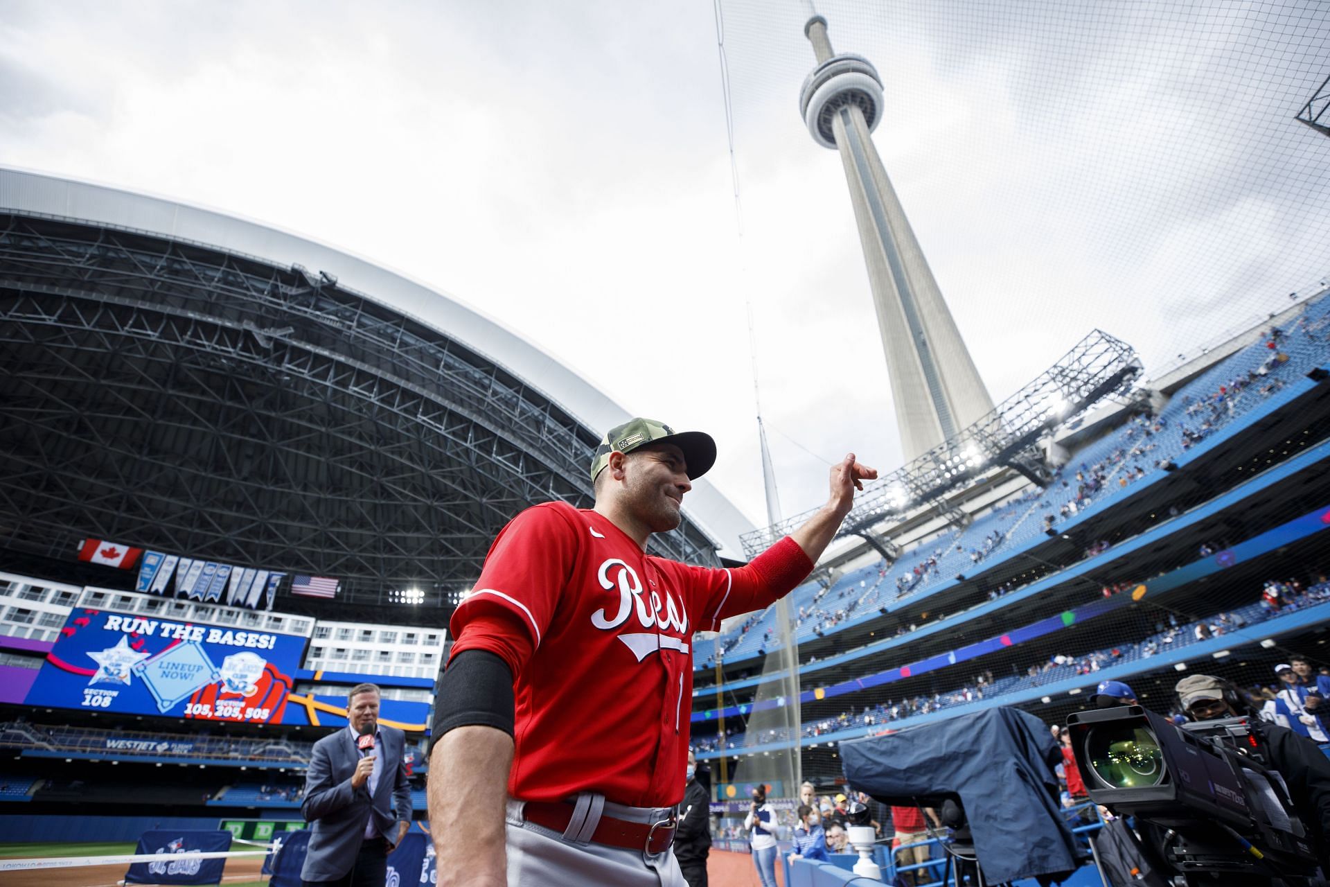 Cincinnati Reds v Toronto Blue Jays: TORONTO, ON - MAY 22: Joey Votto #19 of the Cincinnati Reds waves as he leaves the field following their MLB game victory over the Toronto Blue Jays at Rogers Centre on May 22, 2022, in Toronto, Canada. (Photo by Cole Burston/Getty Images)