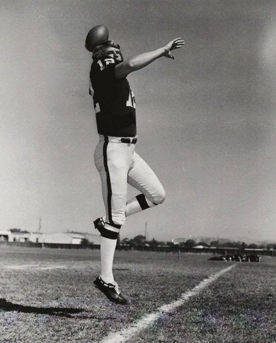 Who is the first lefthanded QB to win the Super Bowl?