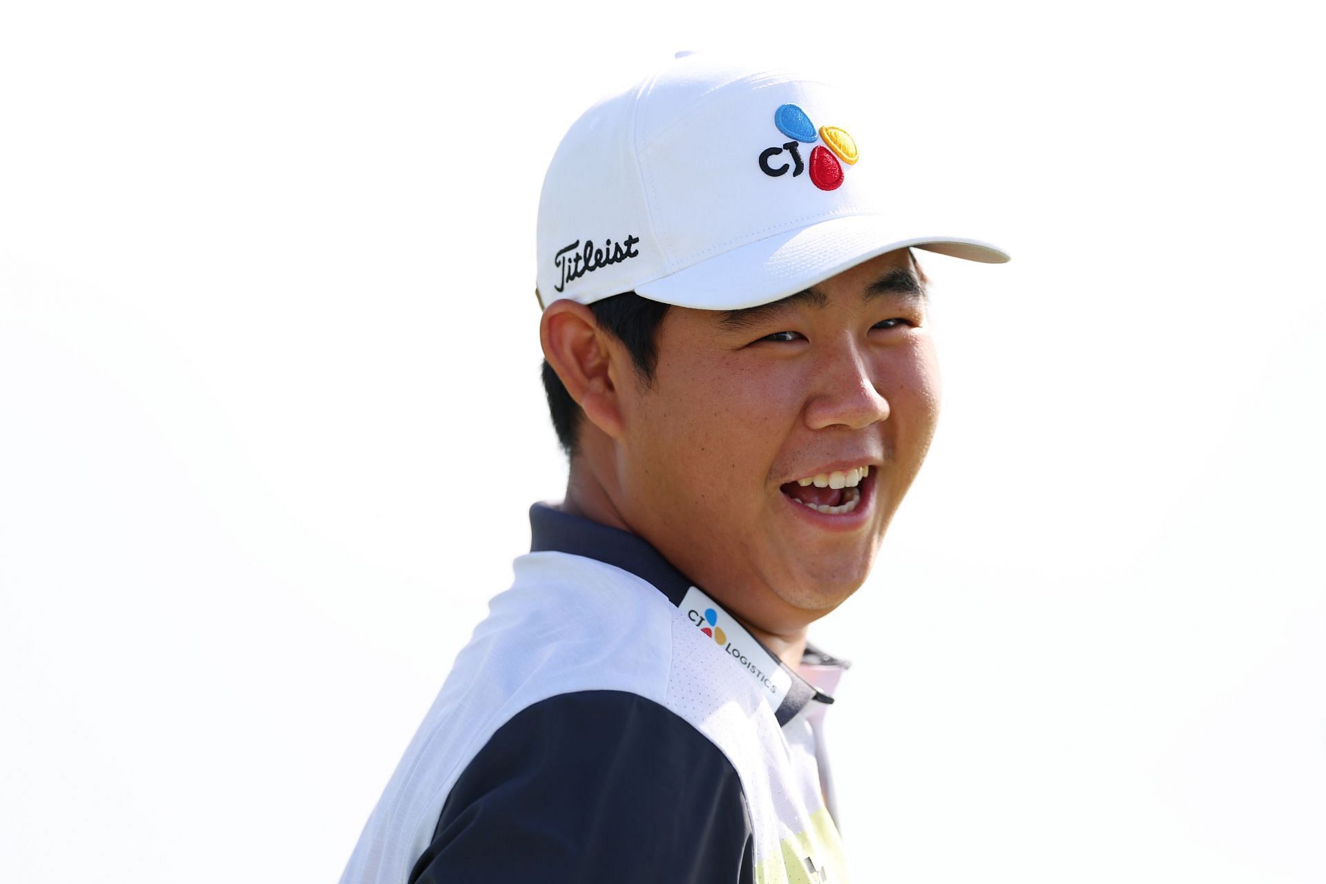 Tom Kim at the Hero World Challenge - Round Two (Image via Mike Ehrmann/Getty Images)