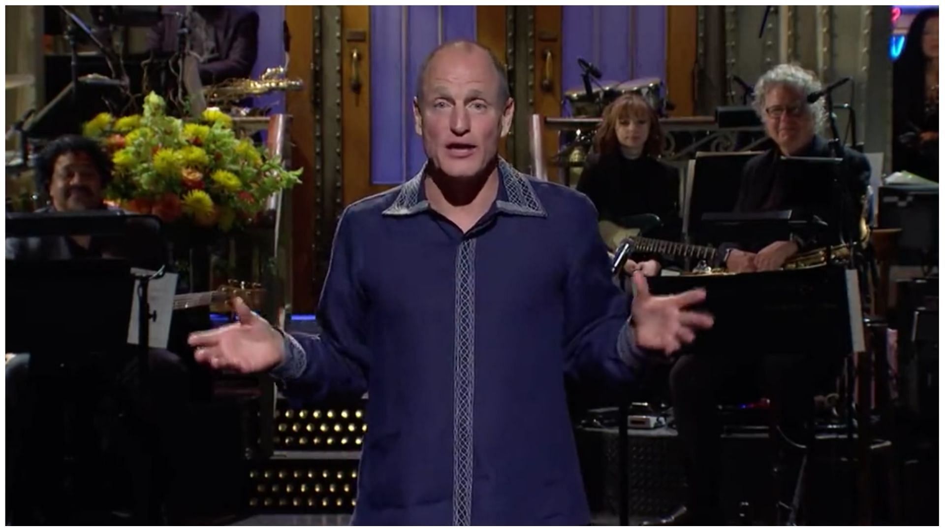 “Won’t be asked to host SNL again” Twitter reacts as Woody Harrelson