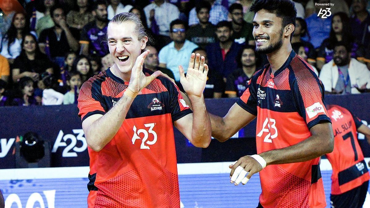 Hyderabad Blackhawks in action against Bengaluru in an earlier match (Image Courtesy: Twitter/Prime Volleyball)