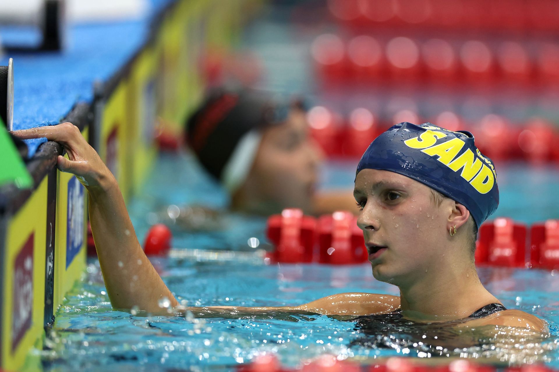 Katie Grimes celebrates after breaking the World Junior record in the Women&#039;s 1500m Freestyle at the FINA Swimming World Cup 2022 Leg 3 in 2022 