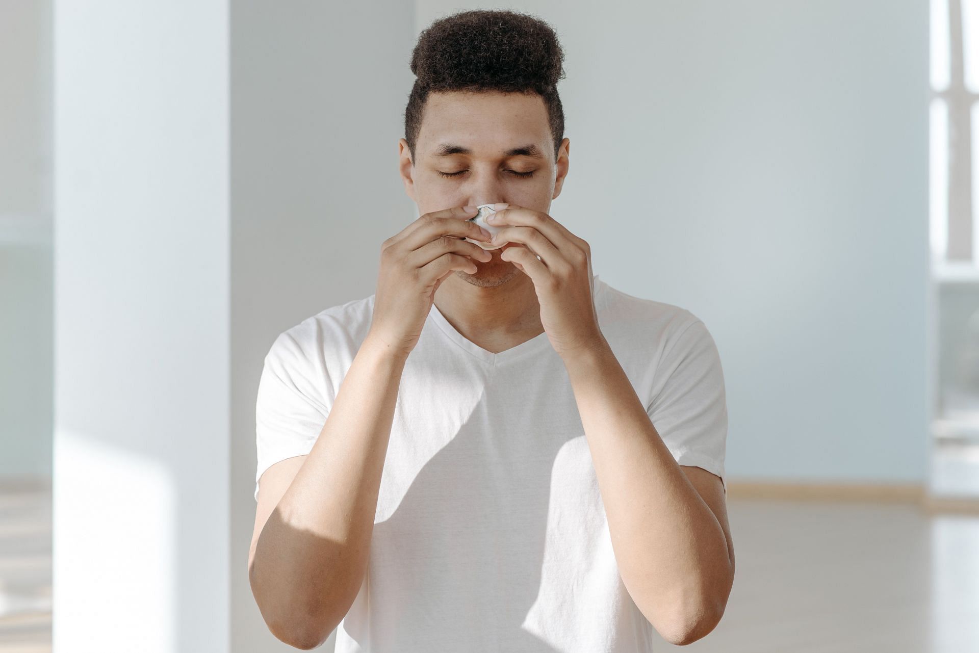 Certain allergies can cause these bumps on the skin. (Image via Pexels / Pavel Danilyuk)