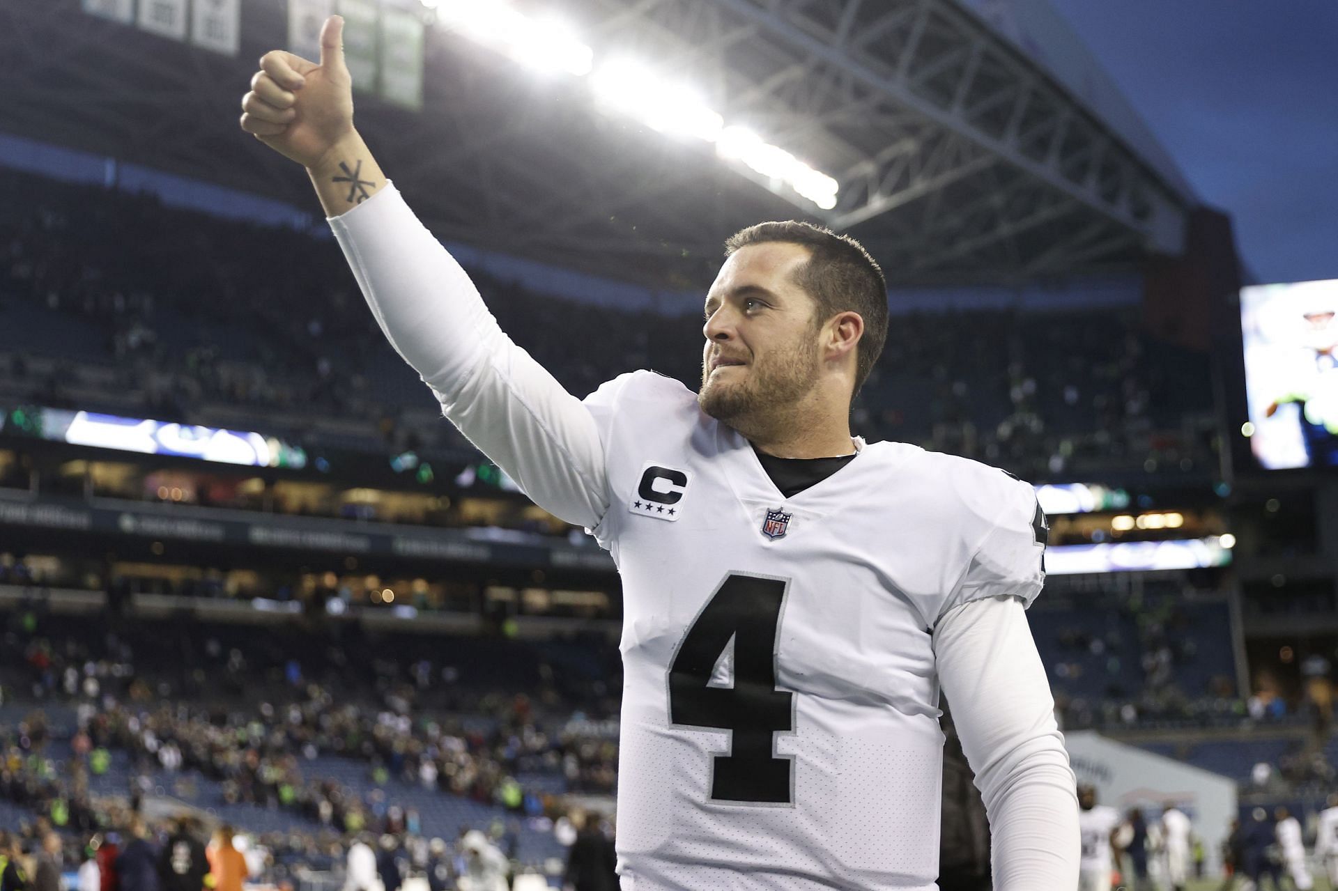 Signing Derek Carr would be wise for the Washington Commanders