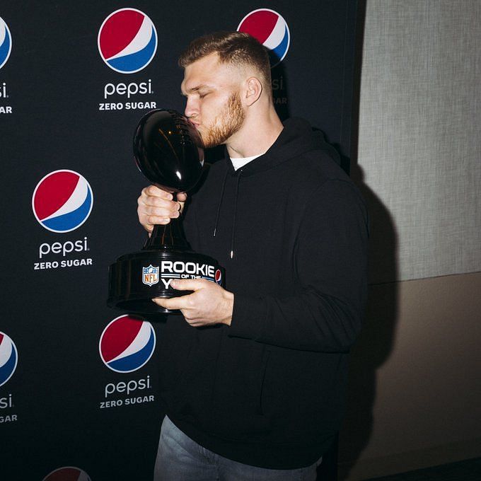 Detroit Lions' Aidan Hutchinson Wins Pepsi Zero Sugar Rookie of the Year  Award